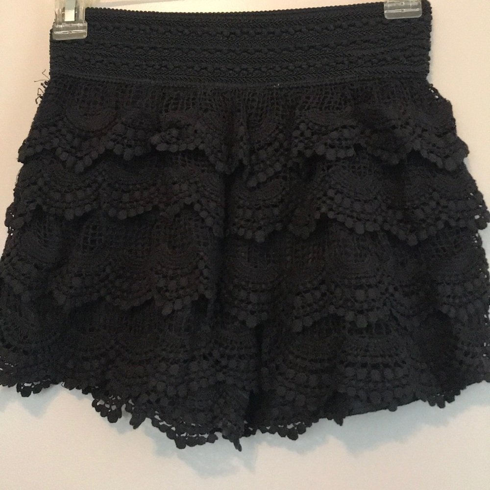 Black lace shorts with elastic waistband - Picture 5 of 8